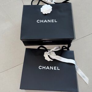 2 Retail Paper Shopping Bags – Black, Medium Size